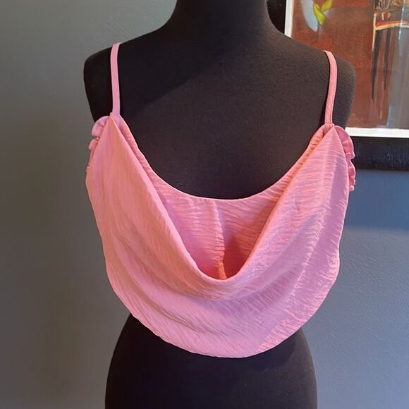 Glamaker pink 2-piece “jumpsuit”. Wide leg high split pants. Draped ruffle top. - Picture 4 of 9